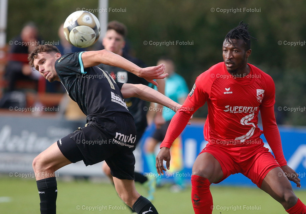 A_LUI_230923_32 | SPORT,FUSSBALL,LT1 OOELIGA ASKOE OEDT-SV ZEBAU BAD ISCHL 29.09.2023 IM BID: EMMANUEL EZIEKWE (OEDT) UND DAVID JELICA  (BAD ISCHL)FOTO:FOTOLUI