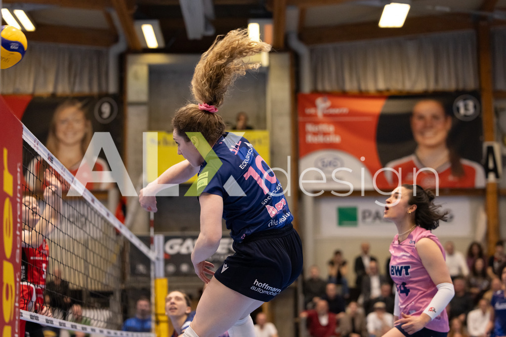 Volleyball I Frauen I Saison 2025-2026 I Volleyball NLA | Women I 1/2 Finals I  VC Kanti Schaffhausen - Sm'Aesch Pfeffingen I 18.03.2026 | 10 Jillian Gillen (USA) (Sm'Aesch Pfeffingen) – Außenangriff - Realisiert mit Pictrs.com