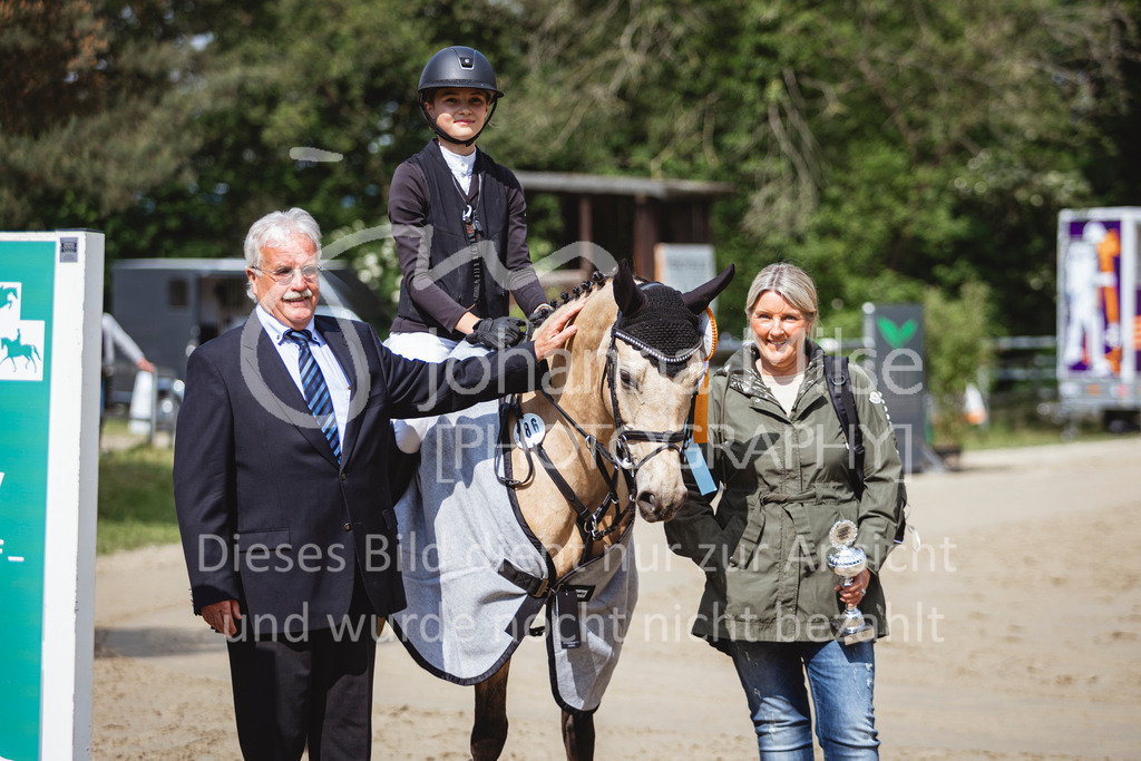 240519_Kalthof_Ponytrophy-245 | Deine schönsten Turniermomente als professionelle Fotos! Entdecke hochwertige Pferdesport-Fotografie im Online-Shop. Jetzt Fotos finden & bestellen!