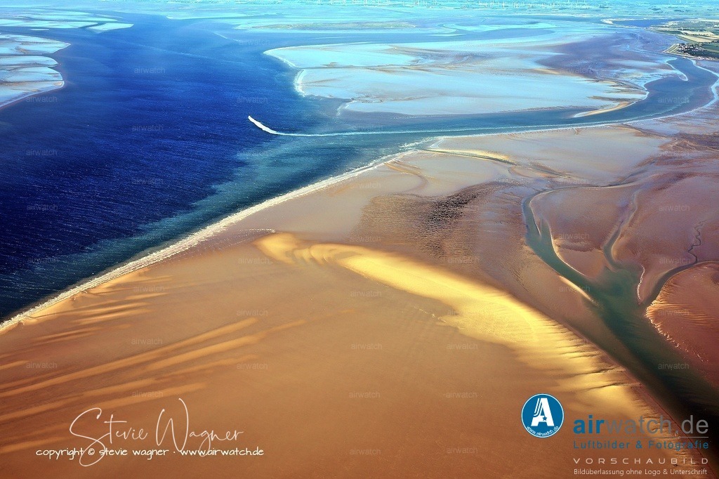 Halligen-Inseln-Weltnaturerbe-Wattenmeer-Mai-23-airwatch-wagner-240A3269 | Entdecken Sie atemberaubende Luftbilder und Fotografien auf airwatch.de - Tauchen Sie ein in eine Welt voller faszinierender Aufnahmen aus der Vogelperspektive.
