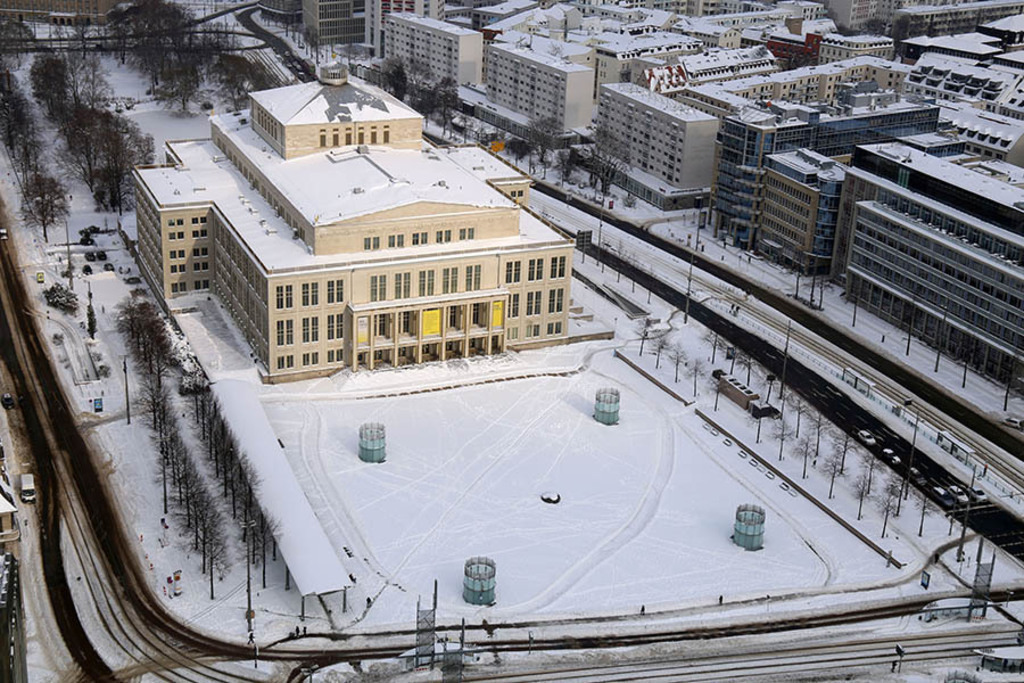 Foto: Leipzig - Oper Leipzig | Das Team hinter BILDLEXIKON LEIPZIG bündelt historische wie aktuelle Informationen über die Stadt Leipzig in Text und Bild auf einer Plattform und stellt diese der interessierten Öffentlichkeit zur Verfügung.
