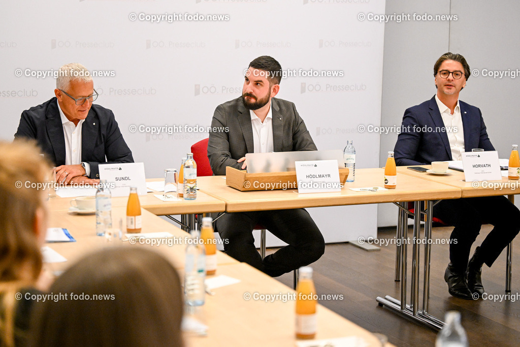 Pressekonferenz Hoedlmayr International GmbH_ 17.04.2024-25 | 17.04.2024, Presseclub Linz, AUT, Pressekonferenz Hoedlmayr International AG, Wirkungsvolle Strategien, verlässlicher Partner - Hoedlmayr baut Marktstellung weiter aus, im Bild Andreas Sundl (COO Hoedlmayr International GmbH), Johannes Alexander Hoedlmayr (designierter Geschaeftsfuehrer Hoedlmayr International GmbH), Robert Horvath (CFO Hoedlmayr International GmbH)