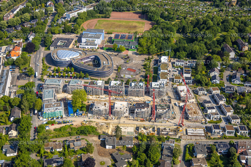 Bochum250600288 | Luftbild, Neues Gymnasium Bochum und Baustelle mit Baukran und Neubau Quartier 47 an der Querenburger Straße, Wiemelhausen, Bochum, Ruhrgebiet, Nordrhein-Westfalen, Deutschland