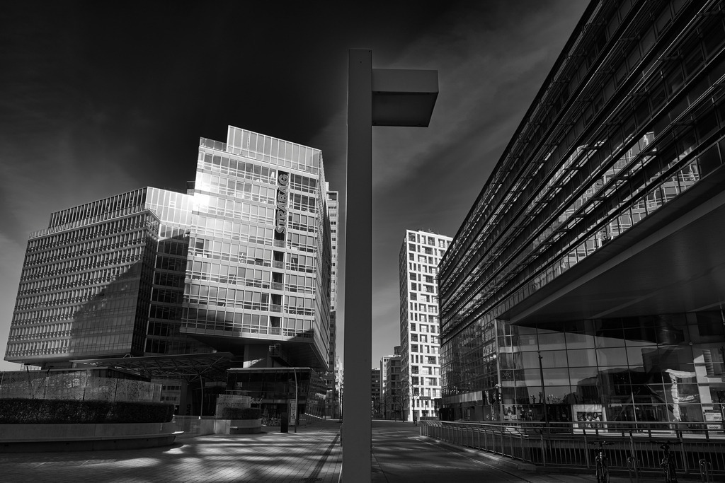 Blick in die Donaucity Strasse | Wien, Austria - April 16, 2020: Blick in die Donaucity Strasse. - Realisiert mit Pictrs.com
