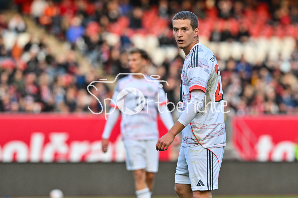 1. FC Nürnberg II - FC Bayern Amateure | NÜRNBERG, GERMANY - 21. APRIL: im Bild Yll GASHI (FC Bayern München 20) während dem Match zwischen dem 1. FC Nürnberg II und den Amateuren des FC Bayern am 30. Spieltag der Regionalliga Bayern im Max-Morlock Stadion