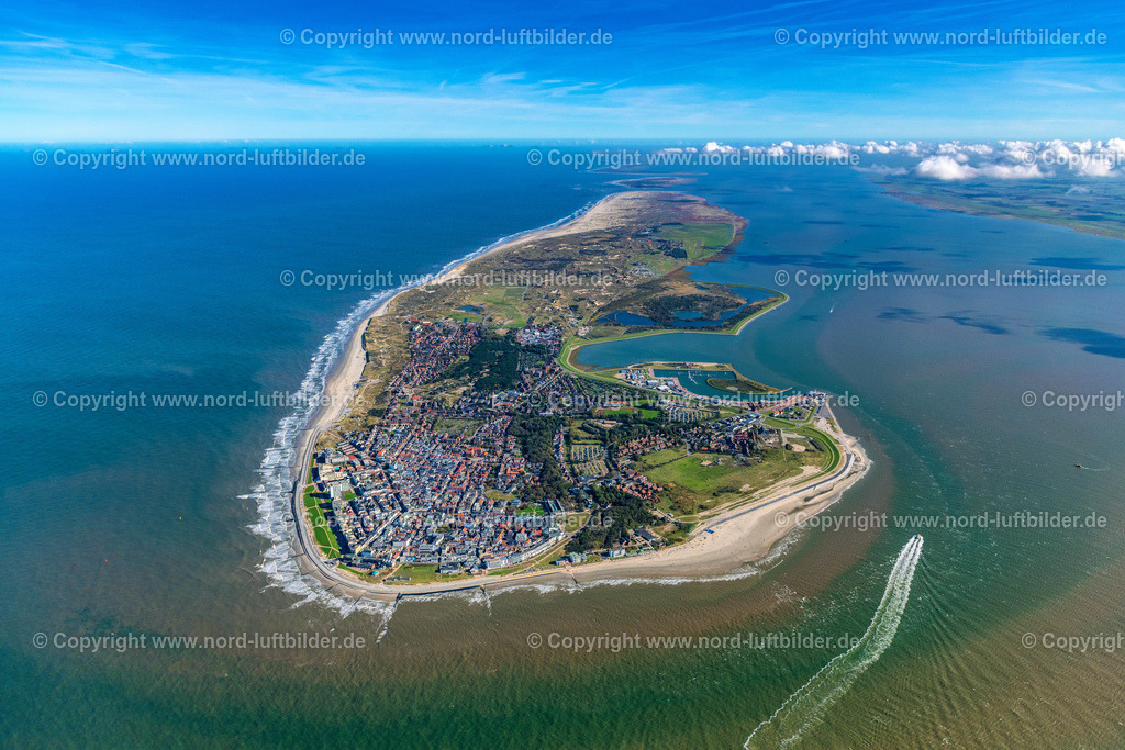 Norderney_ELS_6766091022 | NORDERNEY 09.10.2022 Sandstrand- Landschaft an der Nordsee zur Insel Norderney im Bundesland Niedersachsen. Weiterführende Informationen bei: Staatsbad Norderney GmbH. // Beach landscape on the North Sea to island Norderney in the state Lower Saxony. Further information at: Staatsbad Norderney GmbH. Foto: Martin Elsen