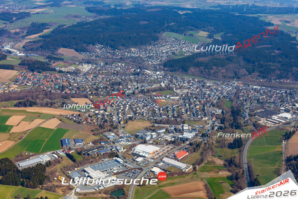 Das Luftbild der Stadt Naila wurde 2019 vom Flugzeug heraus erstellt (keine Drohne) Aufnahmehöhe ca.400 Meter- hohe Auflösung- beste Druck-Qualität garantiert!