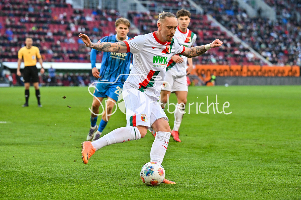 FC Augsburg - 1. FC Heidenheim | AUGSBURG, GERMANY - 15. FEBRUARY: am Ball Marius WOLF (FC Augsburg 27) während dem Bundesligamatch zwischen dem FC Augsburg und dem 1. FC Heidenheim am 22. Spieltag in der WWK-Arena / DFL REGULATIONS PROHIBIT ANY USE OF PHOTOGRAPHS AS IMAGE SEQUENCES AND/OR QUASI-VIDEO