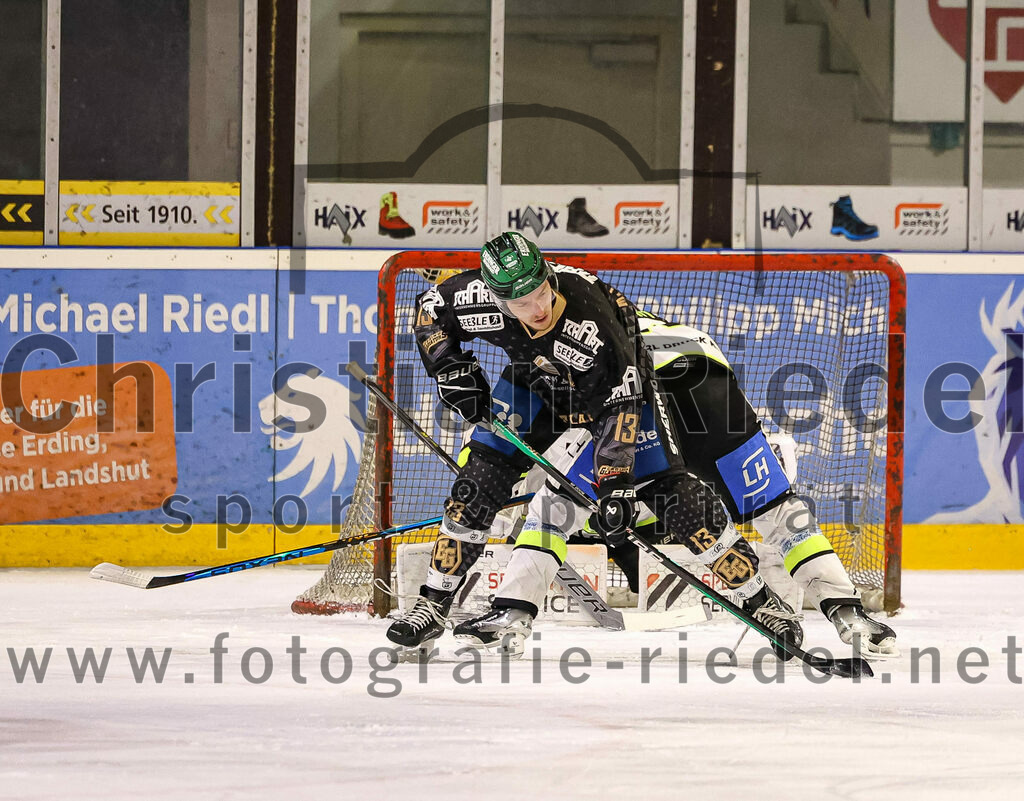 2024-02-23_034_TSV_Erding_gegen_ERSC_Amberg | Erding, Deutschland, 23.02.2024:
Eishockey, Bayernliga Playoffs 2023 / 2024, 3. Spieltag, TSV Erding gegen ERSC Amberg, Endergebnis: 2:3 n. V.

Michael Franz (Erding Gladiators, #13)

Foto: Christian Riedel / fotografie-riedel.net