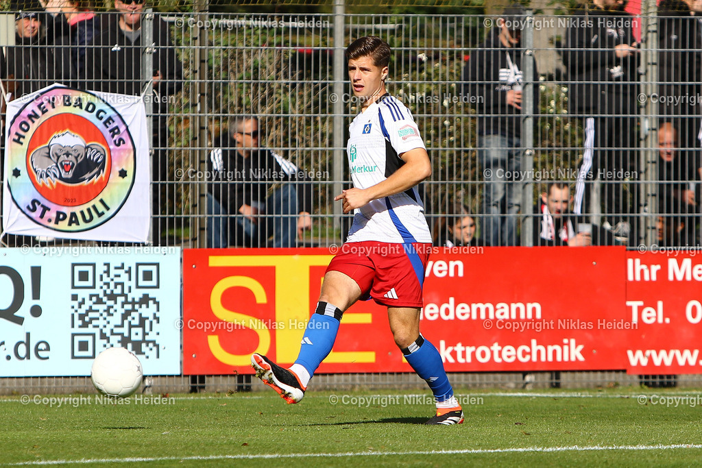 NH_FCStPauliU23_HamburgerSVU21_RegionalligaNord_06102024 | #24 Tjark Hildebrandt (Hamburger SV U21)Fußball I Herren I Regionalliga Nord I Saison 2024-2025 I 13. Spieltag I FC St. Pauli U23 - Hamburger SV U21 I 06.10.2024 I Edmund-Plambeck-Stadion