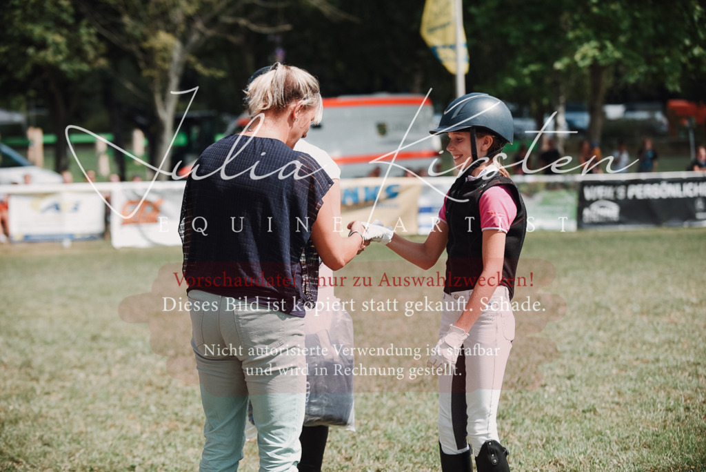 DSC_5885 | Pferde- und Turnierfotografie in Westsachsen. Pferdeportraits, Auftragszeichnungen und intuitive Kunst.
