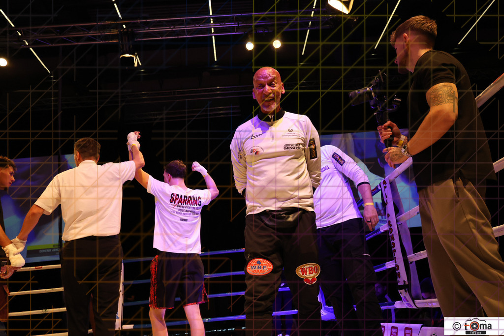 Faiz vs Arnold  25.04.2026 tomafocus Tb00130 | professionelle Sport- und Eventfotografie von Tomafocus – dynamische Bilder, emotionale Momente und hochwertige Aufnahmen für jeden Anlass. - Realisiert mit Pictrs.com