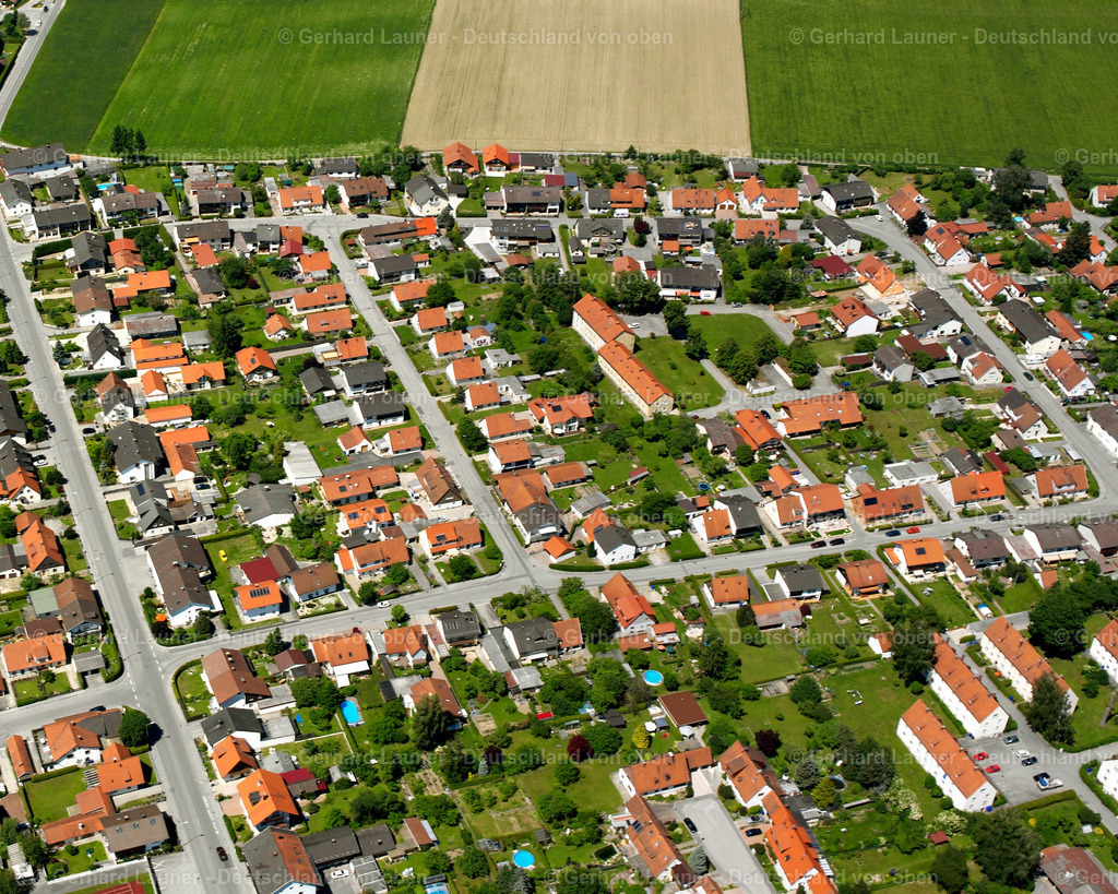 2600699 | TöGING AM INN 09.06.2006 Wohngebiet einer Einfamilienhaus- Siedlung  in Töging am Inn im Bundesland Bayern, Deutschland // Single-family residential area of settlement  in Töging am Inn in the state Bavaria, Germany Foto: Gerhard Launer