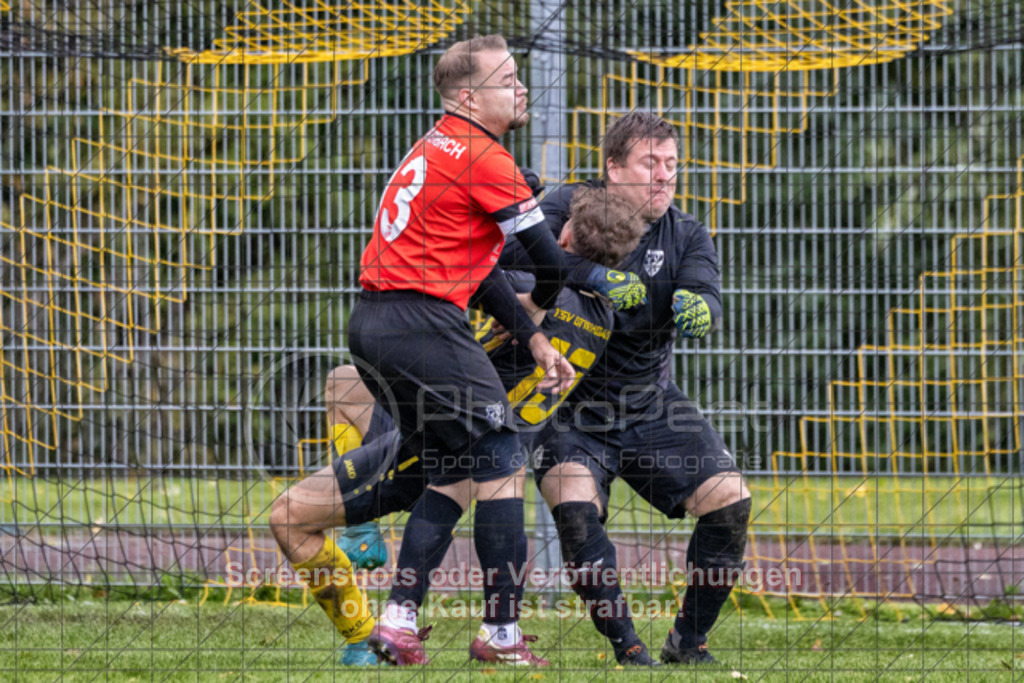 20251005_141843_0359-Bearbeitet | Böses Foul an Noah Elias Müller (TSV Ottenbach #13) durch den Gästekeeper Thomas Dangelmeyer (TV Birenbach #85)TSV Ottenbach (gelb) vs. TV Birenbach (rot), Fussball, Kreisliga B8, Bezirk Neckar/Fils, 07. Spieltag, Saison 2025/2026, Rasenplatz, Rasensportplatz, Im Buchs, 73113 Ottenbach, 05.10.2025 - 13:00 Uhr,Foto: PhotoPeet-Sportfotografie/Peter Harich