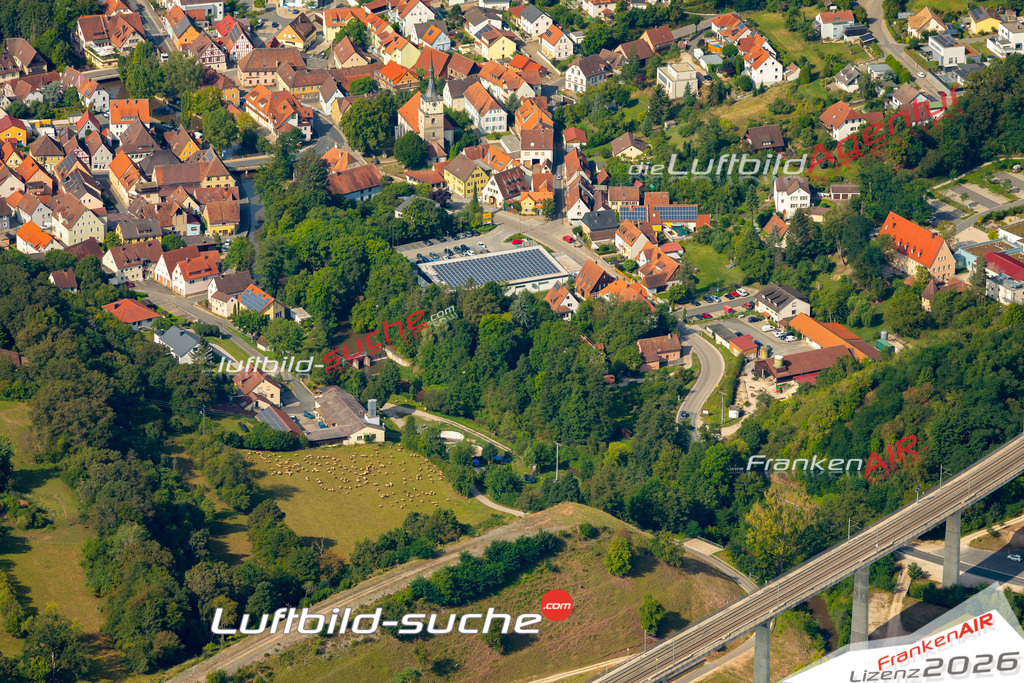 Das Luftbild zeigt :  Emskirchen - Die Luftaufnahme wurde 2024 vom UL-Flugzeug aus erstellt ( keine Drohne ) - Hochauflösende Luftaufnahme - Für grossformatige Ausdrucke geeignet. Die Geschenkidee !Mit Lizenz und Bildrechte bestellbar