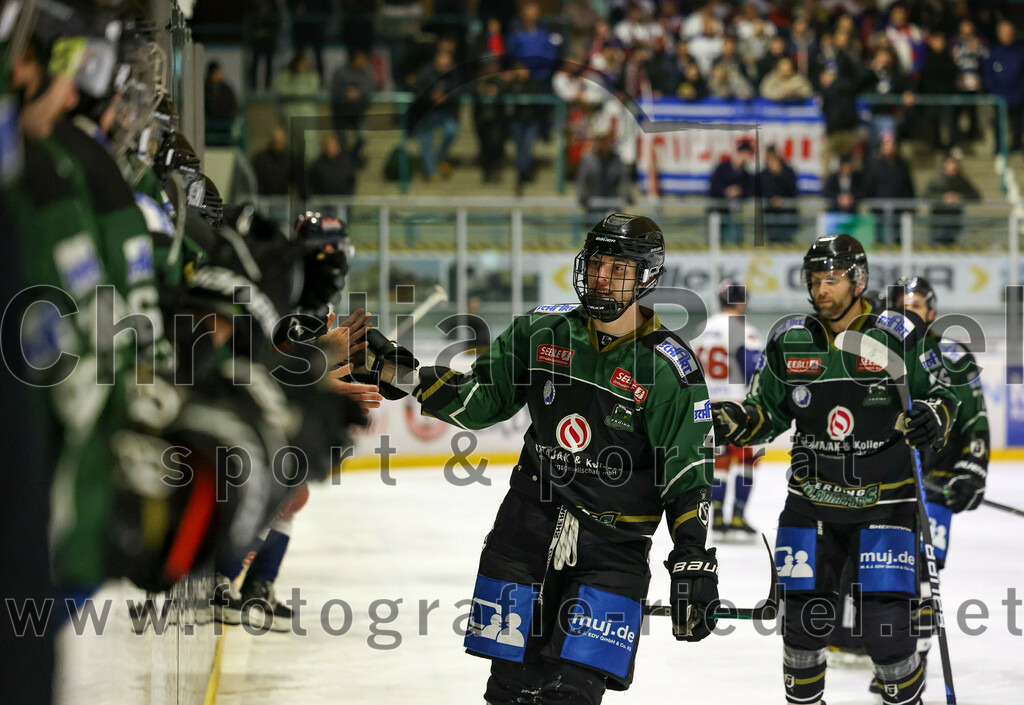 2023-03-03_046_TSV_Erding_gegen_ESC_Kempten | Erding, Deutschland, 03.03.2023:
Eishockey, Bayernliga Playoffs 2022 / 2023, Viertelfinale, TSV Erding gegen ESC Kempten, Endergebnis: 9:3

Simon Franz (Erding Gladiators, #4)

Foto: Christian Riedel / fotografie-riedel.net