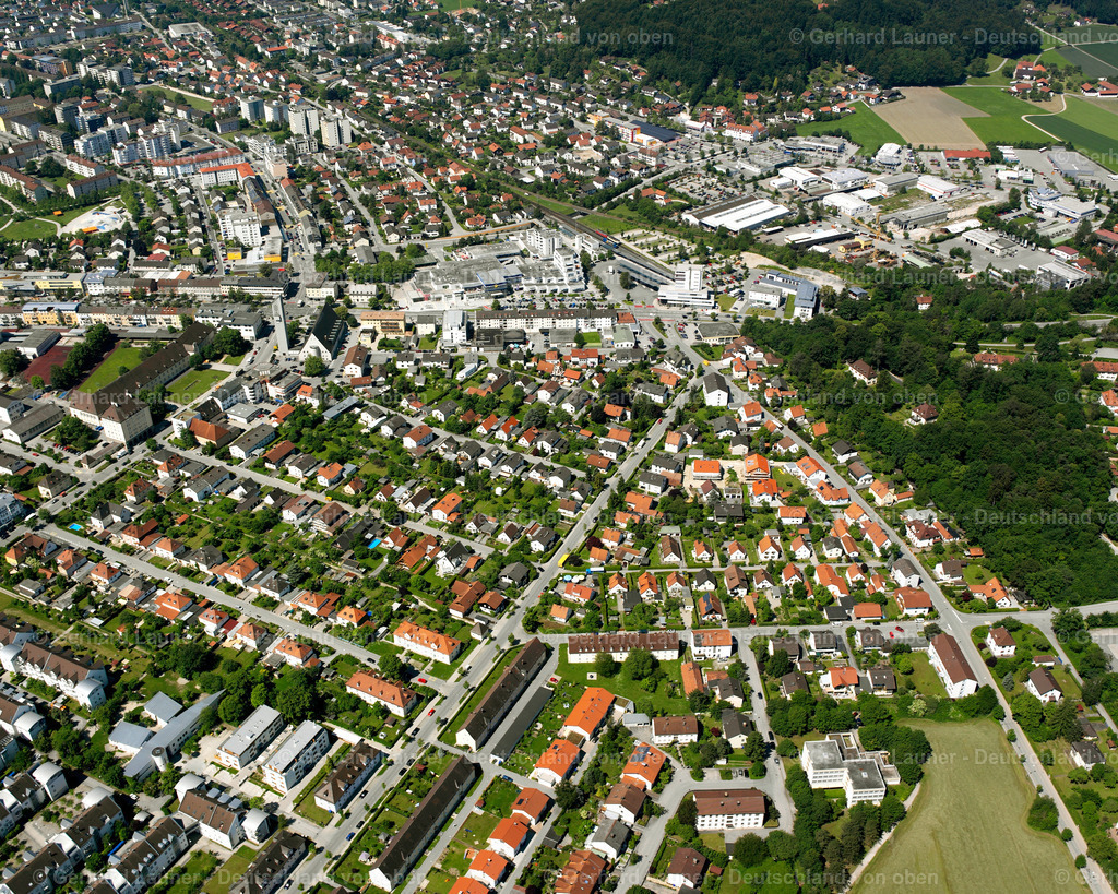 2600325 | BURGHAUSEN 09.06.2006 Stadtansicht des Innenstadtbereiches  in Burghausen im Bundesland Bayern, Deutschland // City view on down town  in Burghausen in the state Bavaria, Germany Foto: Gerhard Launer