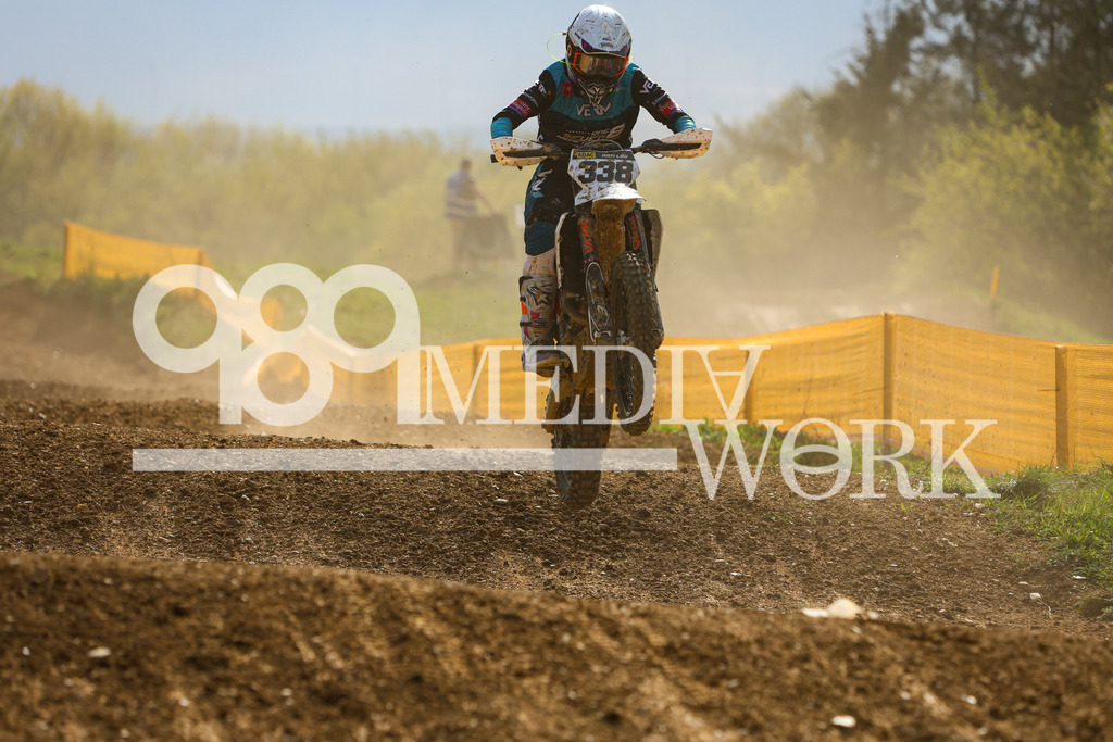 5E6A2003 | 989 MEDIAWORK