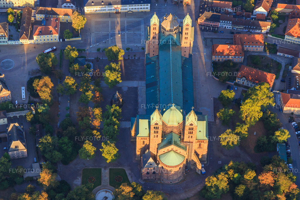 Luftbild: Dom zu Speyer am Morgen von Osten in Speyer im Bundesland Rheinland-Pfalz in Deutschland.Foto: IMG_110868.jpg vom 08.09.2018 durch Werner Riehm/FLY-FOTO.deDom zu SpeyerDompfarrei Pax Christi: Kirchen in Speyer
