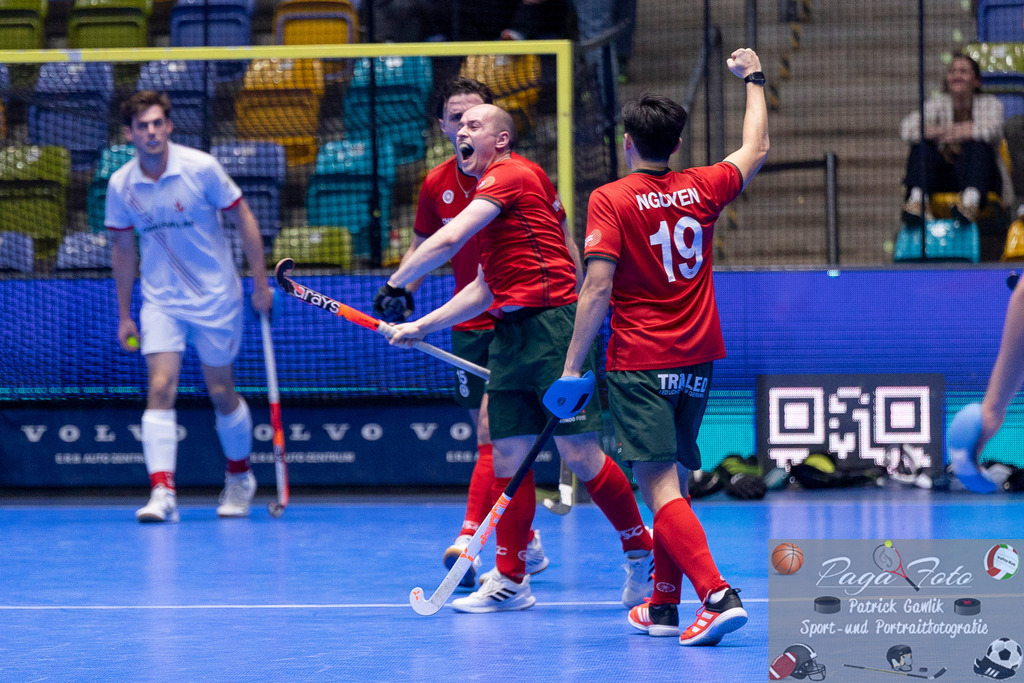 Volvo E.R.B. Final 4 Halbfinale Männer: TSV Mannheim Hockey - Crefelder HTC, 25.01.2025 | Jonathan Ehling (Crefelder HTC #1) &amp; Tin Nguyen Luong (Crefelder HTC #19) jubeln über einen Treffer, TSV Mannheim Hockey - Crefelder HTC, Frankfurt, Süwag Arena, 25.1.2025 - Realisiert mit Pictrs.com