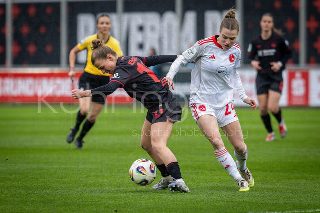 Frauen Fußball-Bundesliga; Bayer 04 Leverkusen - 1. FC Nürnberg, 31.01.2026 | Kristin Kögel (Bayer 04 Leverkusen, 11), Nastassja Lein (1. FC Nürnberg, 24) ; Bayer 04 Leverkusen - 1. FC Nürnberg an Spieltag 16 der Google Pixel Frauen-Bundesliga am 31.01.2026 im Ulrich-Haberland-Stadion in Leverkusen (Nordrhein-Westfalen). DFL REGULATIONS PROHIBIT ANY USE OF PHOTOGRAPHS AS IMAGE SEQUENCES AND/OR QUASI-VIDEO.