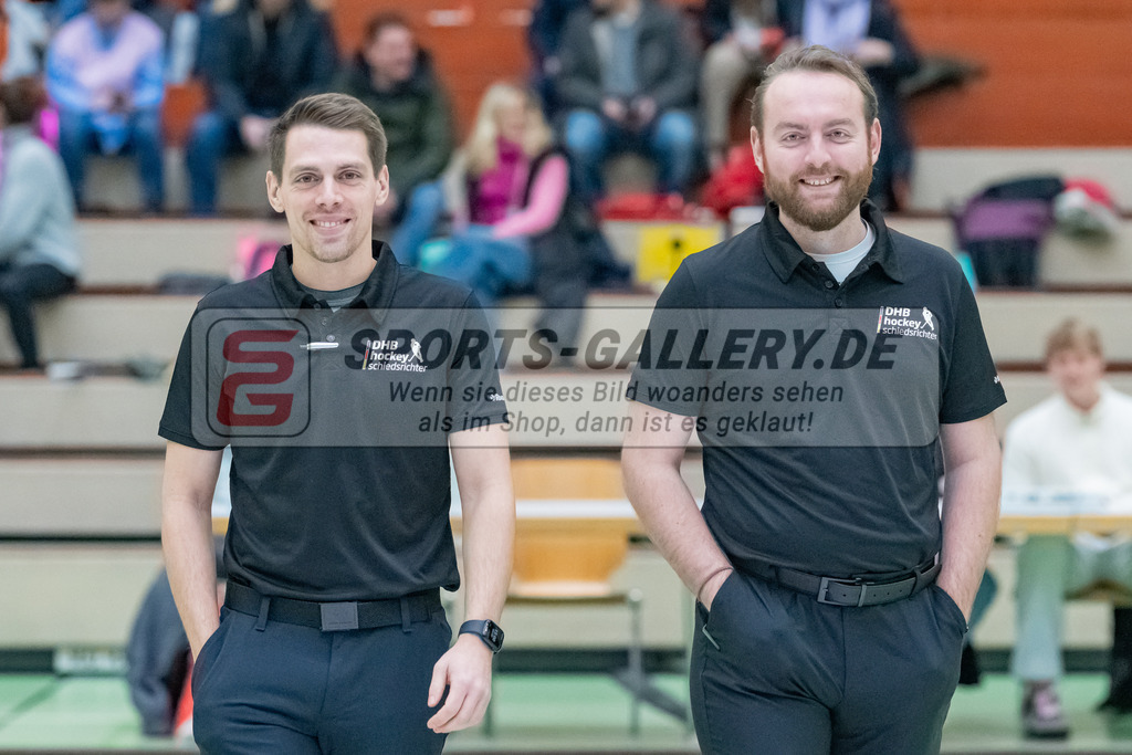 HK_20230122_103012 | 1. Bundesliga ( Halle ) Damen Crefelder HTC - Rot-Weiss Köln am 22.1.2023 Crefelder HTC  ( CHTC ) Halle Glockenspitz , Krefeld , M.Winkler ( SR ) , P.Hesselmann ( SR )