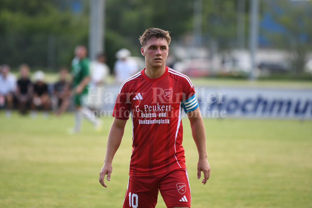 Totopokalspiel TSV Seebach : Fortuna Regensburg | Simon Griesbeck  ( TSV Seebach #10) - Realisiert mit Pictrs.com