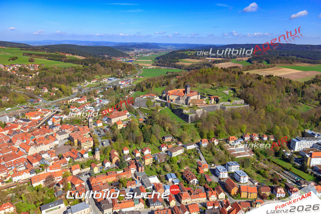 Die Luftaufnahme der Stadt Kronach wurde 2017 vom Flugzeug heraus erstellt ( keine Drohne )- hohe Auflösung für beste Qualität