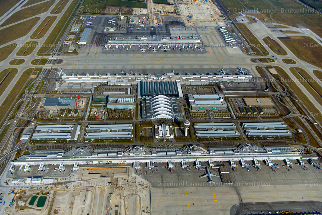 4022891 | Der Flughafen München „Franz Josef Strauß“ (IATA-Code: MUC, ICAO-Code: EDDM) ist der Verkehrsflughafen der bayerischen Landeshauptstadt München. Er liegt im Gebiet der Landkreise Erding und Freising in Bayern