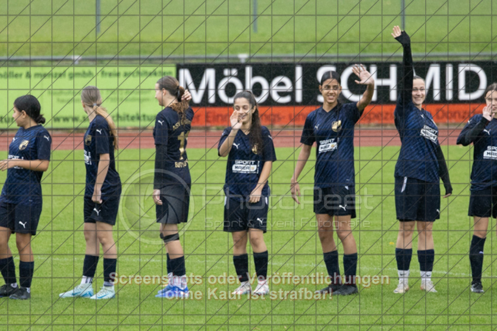 20251004_155720_0035 | #,1.FC Donzdorf (rot) vs. ASV Spartania Eislingen (blau), Fussball, B-Juniorinnen-Verbandsstaffel Nord, wfv, 03. Spieltag, Saison 2025/2026, Rasenplatz, Lautertal Stadion, Süßener Straße 16, 73072 Donzdorf, 04.10.2025 - 16:00 Uhr,Foto: PhotoPeet-Sportfotografie/Peter Harich