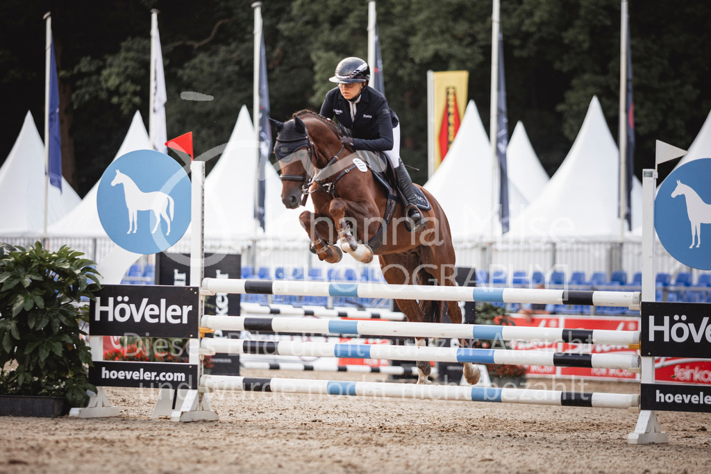 240906_BuCha_PonyA-5j-112 | Deine schönsten Turniermomente als professionelle Fotos! Entdecke hochwertige Pferdesport-Fotografie im Online-Shop. Jetzt Fotos finden & bestellen!