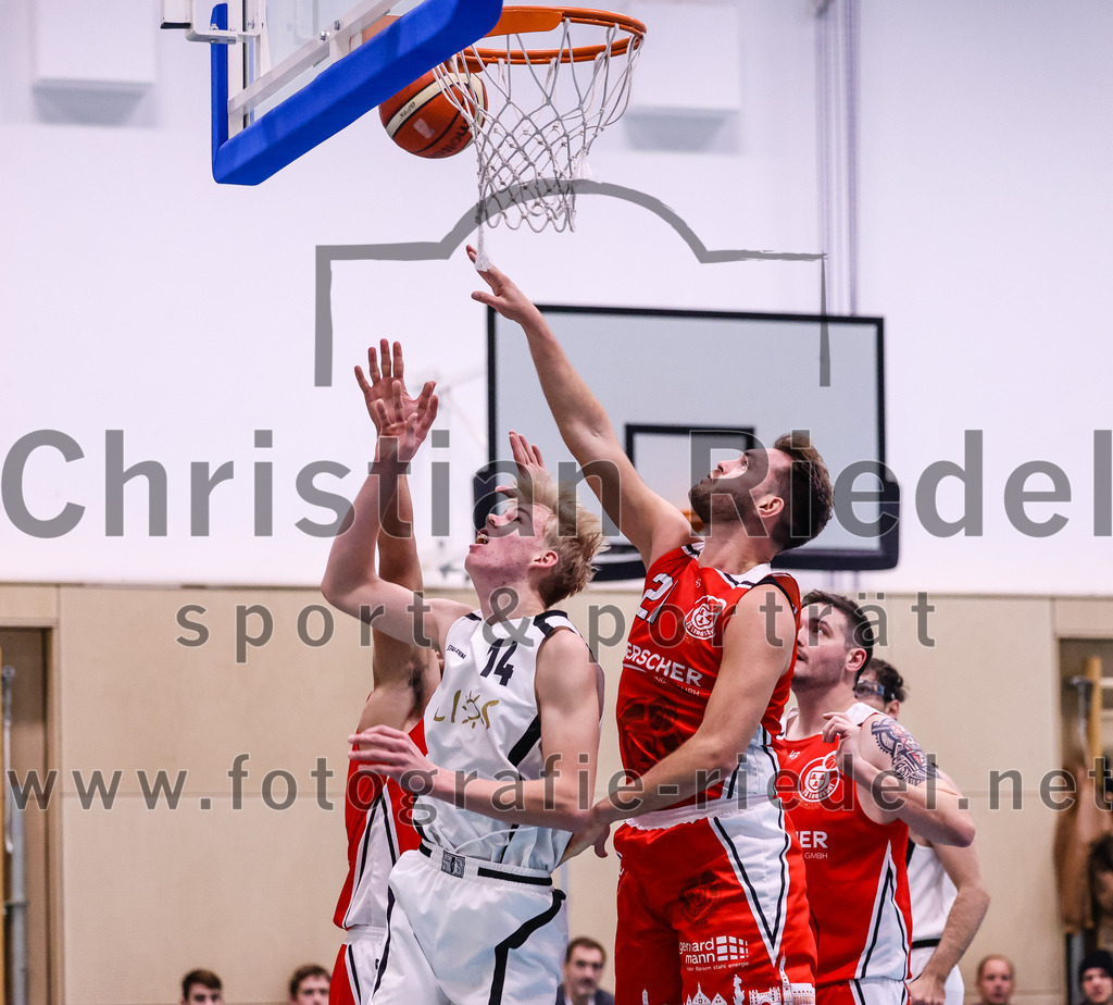 2022-12-03_094_TSV_Vaterstetten_gegen_TG_Landshut | Vaterstetten, Deutschland, 03.12.2022:
Basketball, Bayernliga Herren Südost 2022 / 2023, 7. Spieltag, TSV Vaterstetten gegen TG Landshut, Endergebnis: 71:78

D. Wolf (TSV Vaterstetten, #14),  (TG Landshut, #21), Paul Ruja (TG Landshut, #5), Maximilian Rothe (TSV Vaterstetten, #6)

Foto: Christian Riedel / fotografie-riedel.net