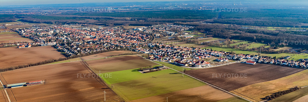 Luftbild: Panorama der Stadtansicht aus Nordwesten in Kandel im Bundesland Rheinland-Pfalz in Deutschland. Foto: IMG_37038-Bearbeitet-2.jpg vom 16.01.2011 durch Werner Riehm/FLY-FOTO.deAuflösung des Originals: 8070 x 2690 px