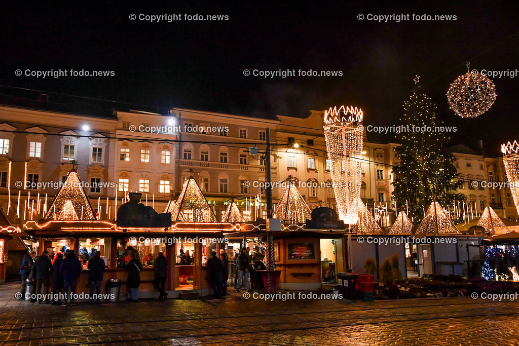 Christkindlmarkt_ Hauptplatz Linz_ 23.11.2022-4 | 23.11.2022, Linz, AUT, Christkindlmarkt, Hauptplatz Linz, Weihnachtsdekoration, im Bild Christkindlmarkt, Hauptplatz Linz, Huetten, Standln