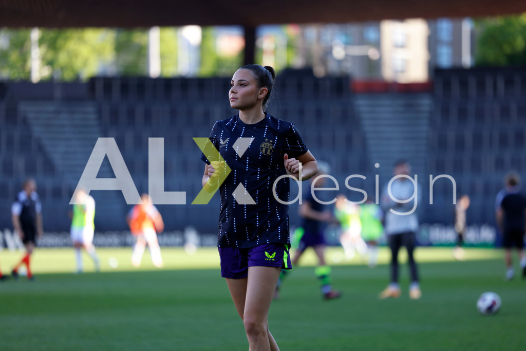 GC Zürich vs FC Zürich - AXA Women’s Super League Playoffs - Stadion Letzigrund | BORBÁLA VINCZE of FC Zürich before the AXA Women’s Super League Playoffs quarter-final second leg between GC Zürich and FC Zürich at Stadion Letzigrund, Zurich, Switzerland. - Realisiert mit Pictrs.com