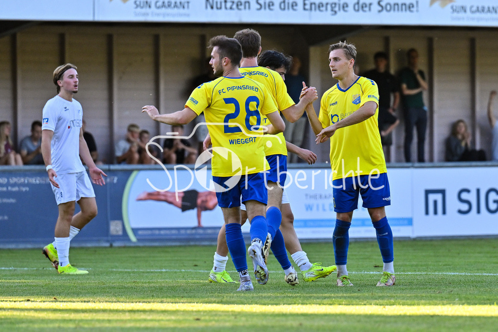 FC Ismaning - FC Pipinsried | Jubel nach 0-1 / Pipi 9