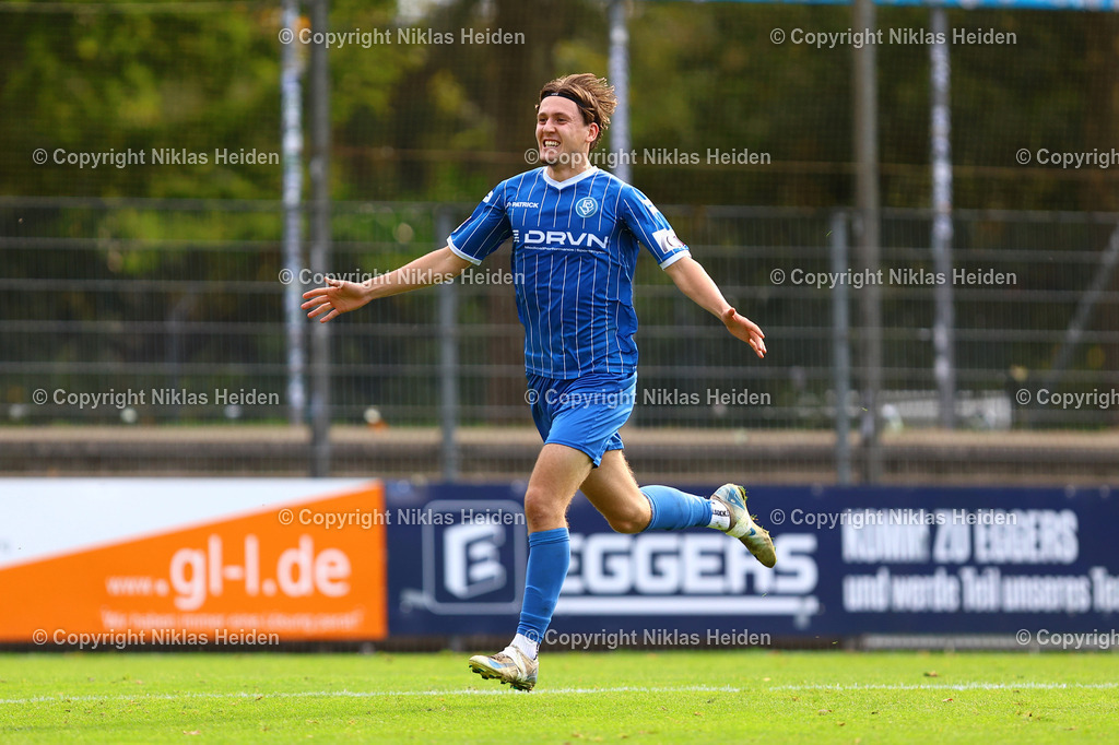 NH_FCEintrachtNorderstedt_BremerSV_RegionalligaNord_12102025 | #29 Daniel Paul Olivier Michel (Bremer SV) bejubelt seinen Treffer zum 0:2.Fußball I Herren I Regionalliga Nord I Saison 2025-2026 I 14. Spieltag I FC Eintracht Norderstedt - Bremer SV I 12.10.2025 I Edmund-Plambeck-Stadion