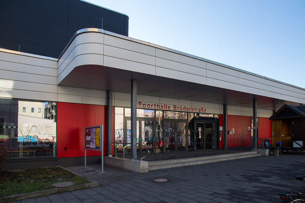 Handball-Club Leipzig e.V. - Sporthalle Brüderstraße | Entdecke über 20 Kategorien Leipzig-Motive: Foto-Downloads, hochwertige Poster, Leinwand- & Fine-Art-Prints. Jetzt Lieblingsfoto im Bildlexikon Leipzig Shop bestellen!