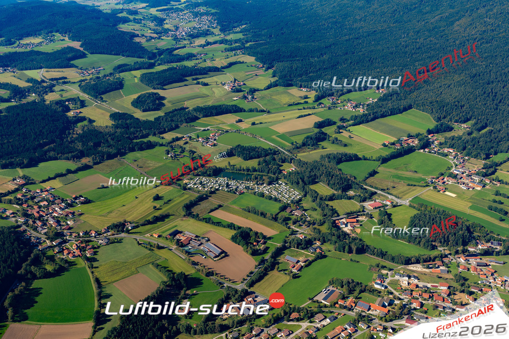 Die Luftaufnahme Thening - Hohenwarth wurde 2021 mittels Flugzeug (keine Drohne) erstellt. Hohe Auflösung -für große Poster und Wandbilder geeignet!