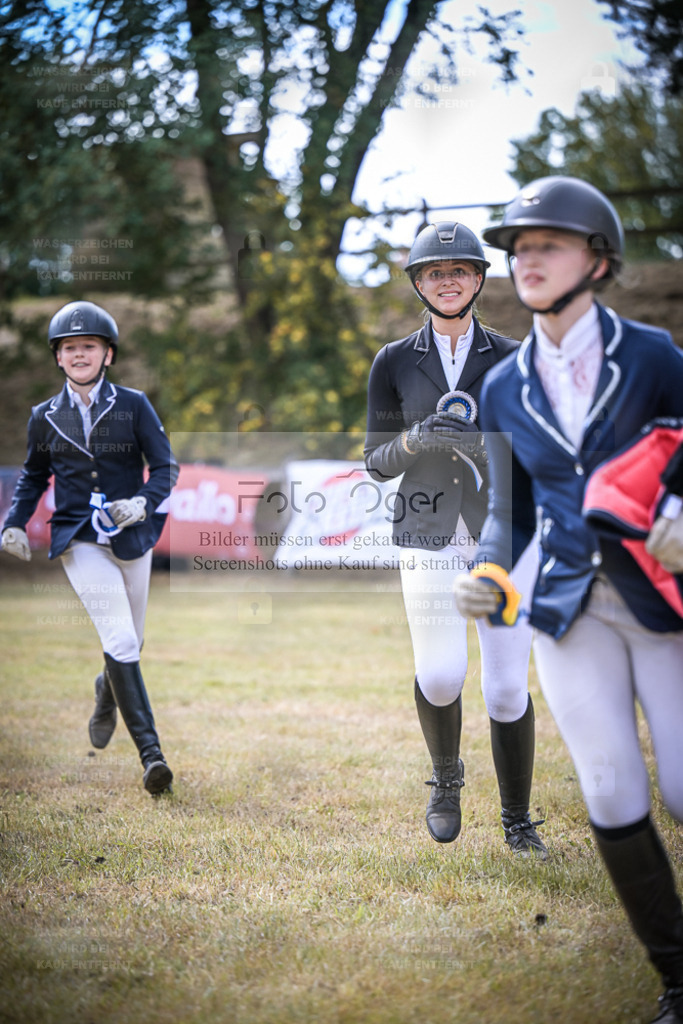 DOS_0040 | Entdecke hochwertige Reitturnierfotos von Foto Oger. Professionell, emotional und authentisch – jetzt Lieblingsmomente im Shop bestellen. - Realisiert mit Pictrs.com