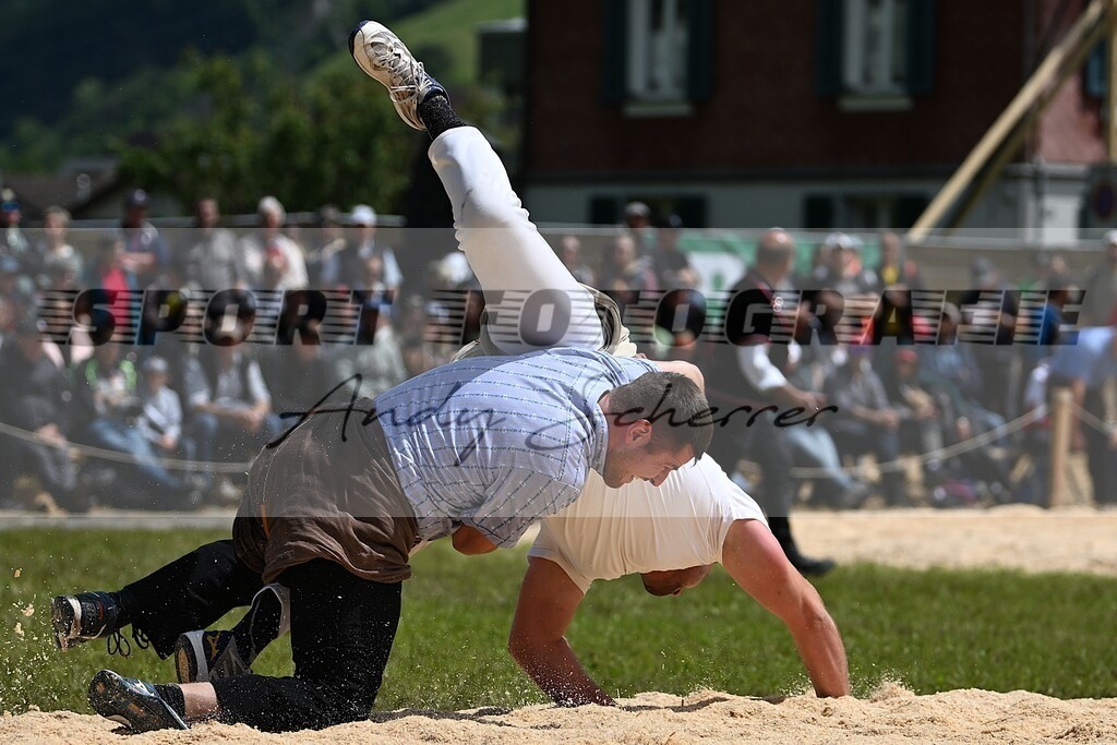 Ulrich Sandro vs Lang SvenDSC_6900aaaa | Kaufen Sie Sportbilder im Onlineshop von Andy Scherrer Sportfotografie. Faszinierende Bilder von Sportevents aus der ganzen Schweiz. Fussball, Frauenfussball, Unihockey, Handball, Schwingen und weiteren Sportarten. - Realisiert mit Pictrs.com