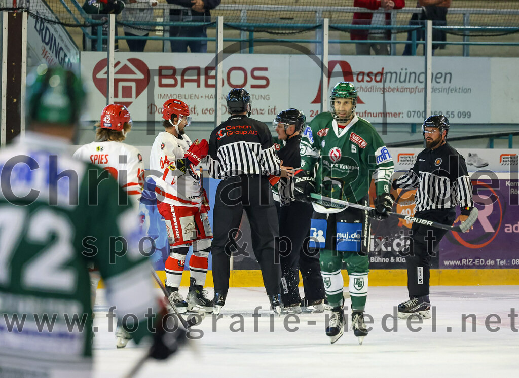 2023-09-10_076_TSV_Erding_gegen_EHC_Klostersee | Erding, Deutschland, 10.09.2023:
Eishockey, Bayernliga 2023 / 2024, Testspiel, TSV Erding gegen EHC Klostersee, Endergebnis: 10:1

Florian Zimmermann (Erding Gladiators, #5)

Foto: Christian Riedel / fotografie-riedel.net