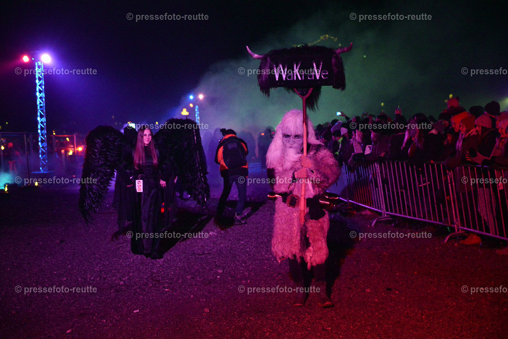 news-2022-Dez03-Krampusumzug-Reutte-WTV_5996 | Info aus dem Bezirk Reutte/Ausserfern Tirol sowie eine umfangreiche Bilddatenbank über die gesamte Region: Lechtal, Talkessel Reutte, Tannheimertal, Zwischentoren. Lech, Plansee, Zugspitze, Grenztunnel, B179, Fernpassstraße, Verkehr, Lawinen, Tradition, - Realisiert mit Pictrs.com