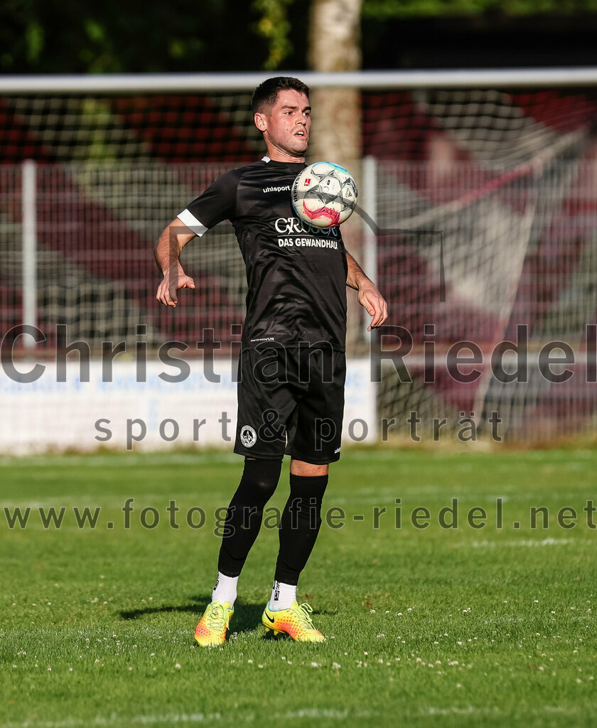 2023-07-18_057_FC_Herzogstadt_gegen_FC_Eitting | Erding, Deutschland, 18.07.2023:
Fußball, TOTO Pokal 2023 / 2024, 1. Spieltag, FC Herzogstadt gegen FC Eitting, Endergebnis: 2:4 n.E.

Martin Golemic (FC Herzogstadt, #2)

Foto: Christian Riedel / fotografie-riedel.net