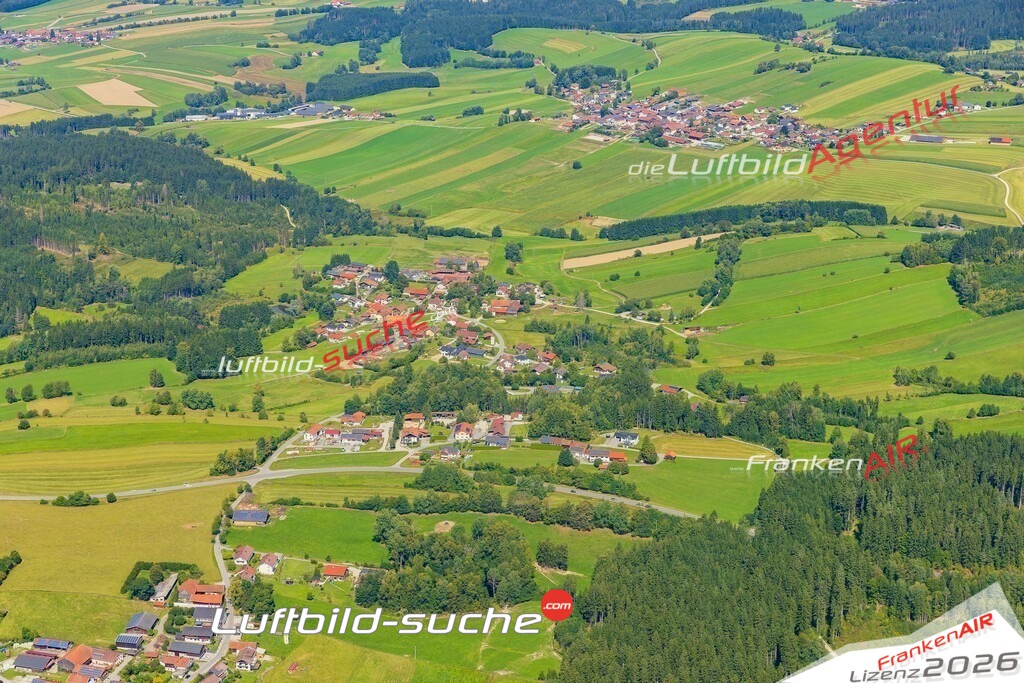 Schrägluftbild  Ried  Rinchnach - Das Luftbild wurde 2025 vom UL-Flugzeug heraus erstellt ( keine Drohne ) - Hochauflösende Luftaufnahme -Nicht vergleichbar mit Google Maps oder Satelittenbilder- Die Geschenkidee !Mit Lizenz und Bildrechte bestellbar
