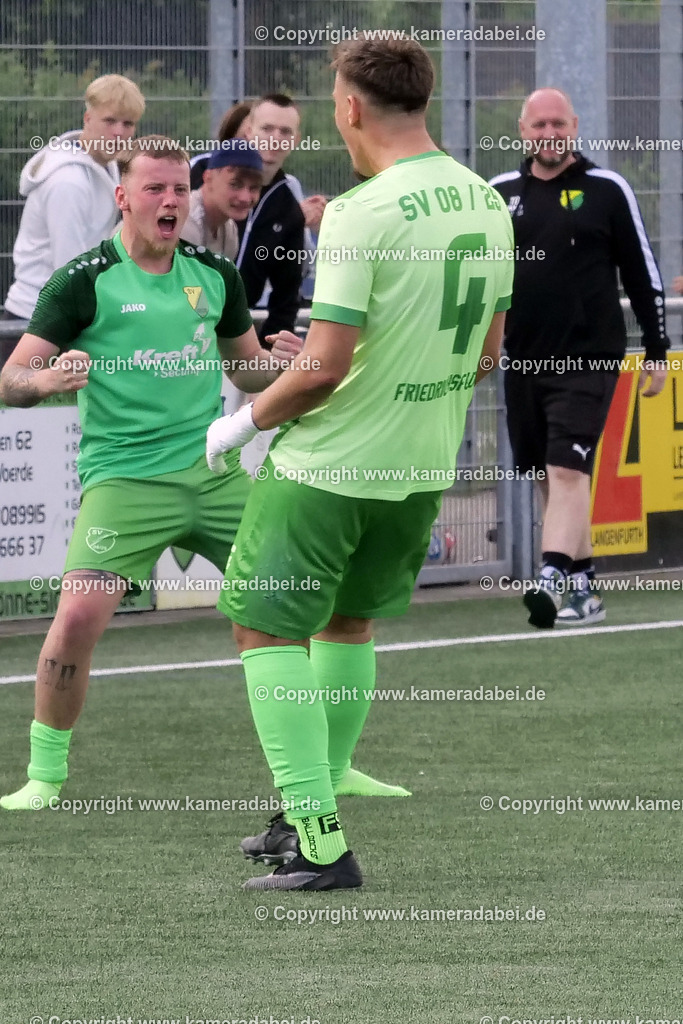 Fußball : Bezirksliga : SV 08/29 Friedrichsfeld - Borusia Veen am 10.05.2026 in Voerde Friedrichsfeld | Fußball : Bezirksliga : SV 08/29 Friedrichsfeld - Borusia Veen am 10.05.2026 in Voerde Friedrichsfeld - Realisiert mit Pictrs.com