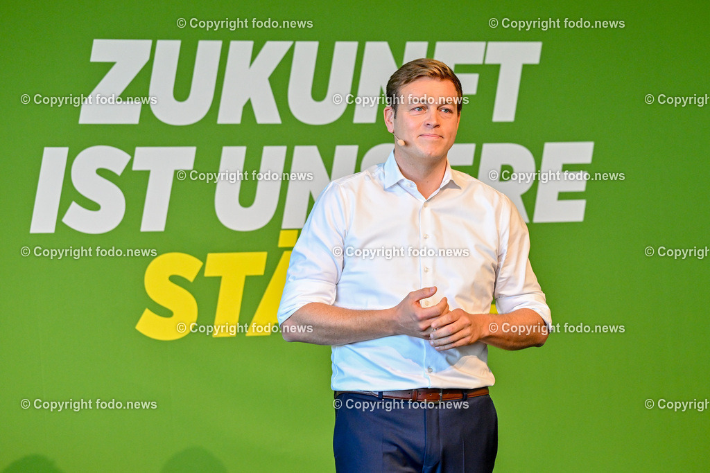 Landesversammlung der Gruenen Ooe 2023_ Zukunft ist unsere Staerke_ 21.10.2023-59 | 21.10.2023, Lentos Linz, AUT, Landesversammlung der Gruenen Ooe 2023, Zukunft ist unsere Staerke, im Bild LR Stefan Kaineder (Die Gruenen)