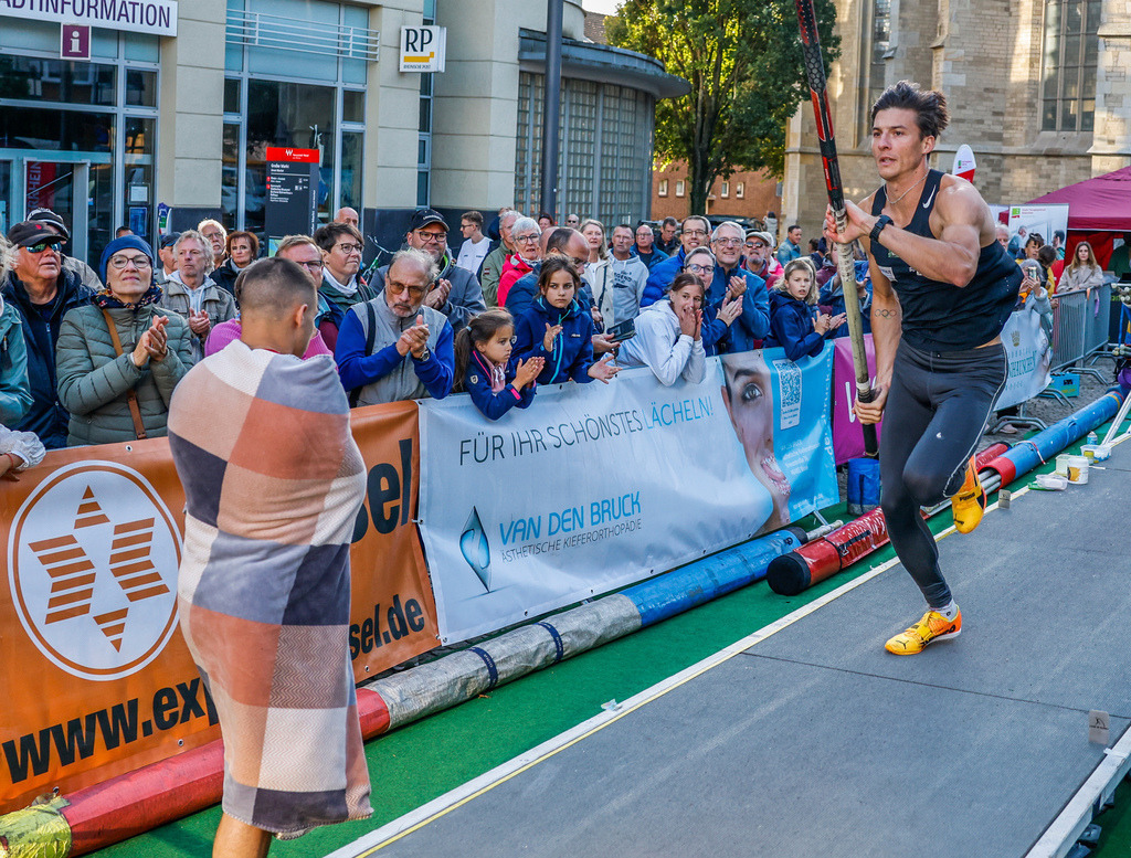 top-top.de 240913-151 | Foto, Video, Fotografie, Videografie, Fotobox, DJ, Discjockey, Musik, Musikbox, Veranstaltung, Photobooth, Amazon, Ebay, Buchtipp, Bestseller, Autor, Verlag, Buch, Wesel, Hamminkeln, NRW, Dinslaken, Rees, Drohne, Hochzeit, Party, Fotobox, Wesel, Fotograf