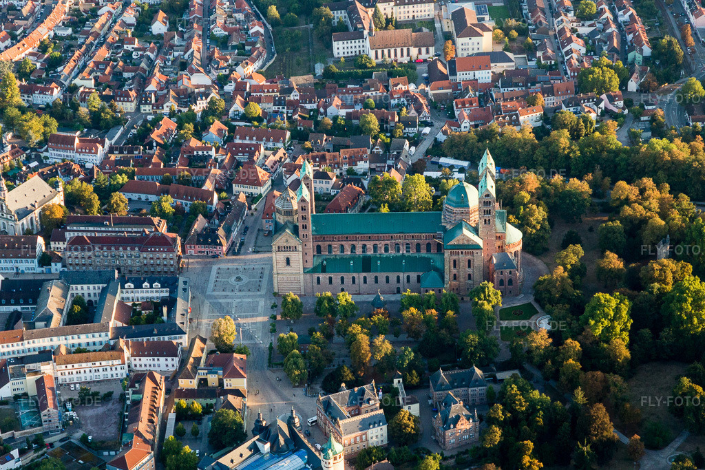 Luftbild: Dom zu Speyer in Speyer im Bundesland Rheinland-Pfalz in Deutschland. Foto: IMG_110854.jpg vom 08.09.2018 durch Werner Riehm/FLY-FOTO.de