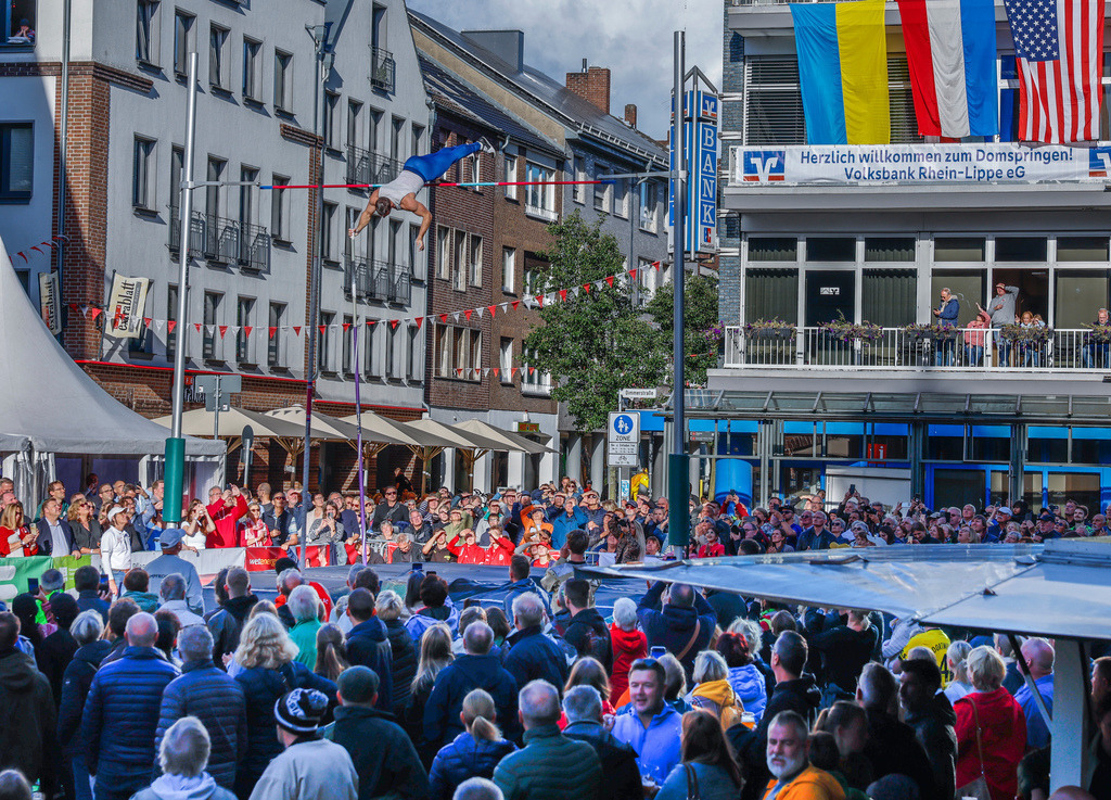 top-top.de 240913-131 | Foto, Video, Fotografie, Videografie, Fotobox, DJ, Discjockey, Musik, Musikbox, Veranstaltung, Photobooth, Amazon, Ebay, Buchtipp, Bestseller, Autor, Verlag, Buch, Wesel, Hamminkeln, NRW, Dinslaken, Rees, Drohne, Hochzeit, Party, Fotobox, Wesel, Fotograf